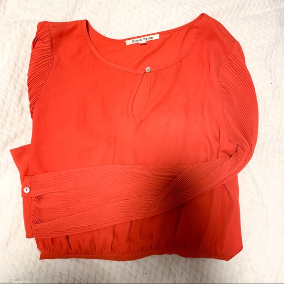 Black Rainn Blouse - Picture 3 of 3